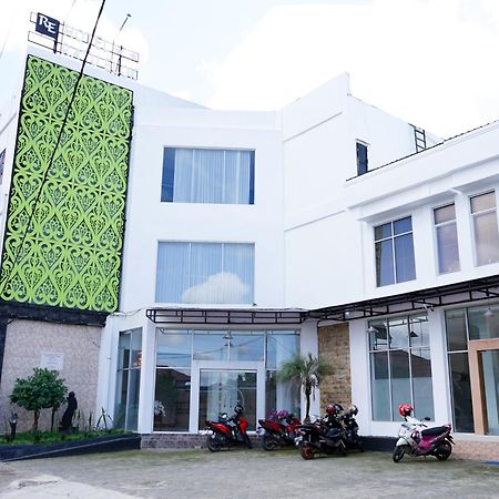 Urbanview Hotel Ratu Elok Syariah Banjarbaru By Reddoorz Martapura  ภายนอก รูปภาพ